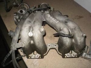 TOYOTA AVENSIS 1999 ÇIKMA EMME MANİFOLDU 1999 - 2000 Arası Modellerle Uyumludur