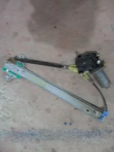 TOYOTA AVENSIS 2000 ÇIKMA SOL ARKA CAM MOTORU 1999 - 2000 - 2001 Arası Modellerle Uyumludur
