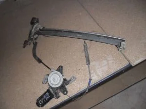 TOYOTA COROLLA 1995 ÇIKMA SOL ÖN CAM KİRKOSU 1993 - 1994 - 1995 - 1996 - 1997 - 1998 Arası Modellerle Uyumludur