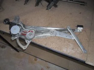 TOYOTA COROLLA 2008 ÇIKMA SAĞ ÖN CAM KİRKOSU 2007 - 2008 - 2009 - 2010 Arası Modellerle Uyumludur