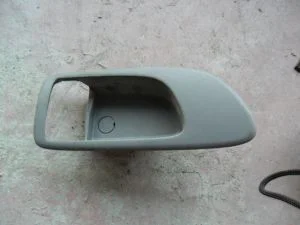 MAZDA 3 2005 ÇIKMA SAĞ ÖN İÇ AÇMA KOLU PLASTİK ÇERÇEVESİ 2003 - 2004 - 2005 - 2006 - 2007 - 2008 - 2009 Arası Modellerle Uyumludur