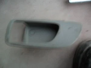 MAZDA 3 2005 ÇIKMA SOL ÖN İÇ AÇMA KOLU PLASTİK ÇERÇEVESİ 2003 - 2004 - 2005 - 2006 - 2007 - 2008 - 2009 Arası Modellerle Uyumludur