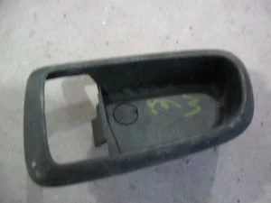 MAZDA 3 2005 ÇIKMA SOL ARKA İÇ AÇMA KOLU PLASTİK ÇERÇEVESİ 2003 - 2004 - 2005 - 2006 - 2007 - 2008 - 2009 Arası Modellerle Uyumludur