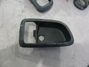 MAZDA 3 2005 ÇIKMA SAĞ ARKA İÇ AÇMA KOLU PLASTİK ÇERÇEVESİ 2003 - 2004 - 2005 - 2006 - 2007 - 2008 - 2009 Arası Modellerle Uyumludur