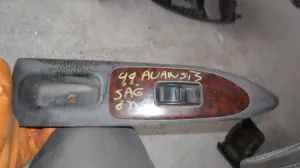 TOYOTA AVENSIS 2000 ÇIKMA SAĞ ÖN CAM DÜĞMESİ PLASTİK ÇERÇEVESİ 1999 - 2000 - 2001 Arası Modellerle Uyumludur