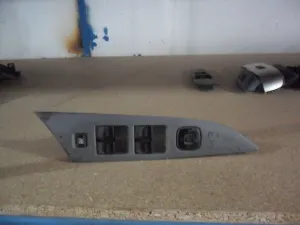 MAZDA 3 2005 ÇIKMA SOL ÖN CAM DÜĞMESİ PLASTİK ÇERÇEVESİ 2003 - 2004 - 2005 - 2006 - 2007 - 2008 - 2009 Arası Modellerle Uyumludur