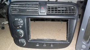 HONDA CIVIC 2004 ÇIKMA ORTA ÜFLEME PLASTİK ÇERÇEVESİ 2002 - 2003 - 2004 - 2005 - 2006 Arası Modellerle Uyumludur