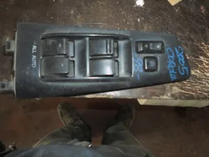 TOYOTA COROLLA SW 2005 ÇIKMA SOL ÖN CAM DÜĞMESİ PLASTİK ÇERÇEVESİ 2005 - 2006 - 2007 Arası Modellerle Uyumludur