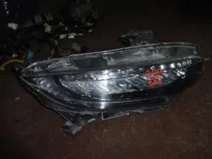 HONDA CIVIC 2018 ÇIKMA HAFİF HASARLI SAĞ FAR 2016 - 2017 - 2018 - 2019 - 2020 - 2021 Arası Modellerle Uyumludur