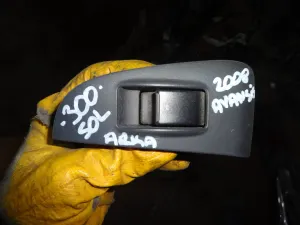 TOYOTA AVENSIS 2007 ÇIKMA SOL ARKA CAM DÜĞMESİ PLASTİK ÇERÇEVESİ 2007 - 2008 - 2009 Arası Modellerle Uyumludur