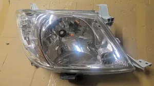 TOYOTA HILUX 2011 YENİ YAN SANAYİ SAĞ FAR 2010 - 2011 Arası Modellerle Uyumludur
