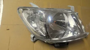 TOYOTA HILUX 2011 YENİ YAN SANAYİ SAĞ FAR 2010 - 2011 Arası Modellerle Uyumludur