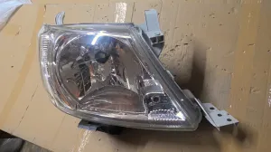 TOYOTA HILUX 2011 YENİ YAN SANAYİ SAĞ FAR 2010 - 2011 Arası Modellerle Uyumludur