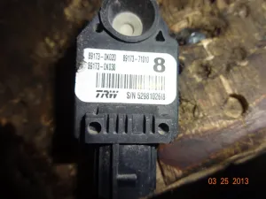 TOYOTA HILUX 2008 ÇIKMA ÖN DARBE SENSÖRÜ 2006 - 2007 - 2008 - 2009 Arası Modellerle Uyumludur