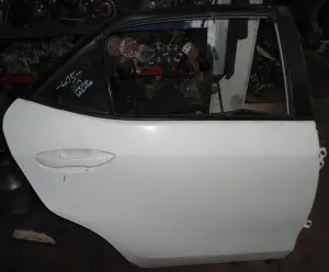 TOYOTA COROLLA 2017 ÇIKMA HAFİF HASARLI SAĞ ARKA KAPI 2017 - 2018 Arası Modellerle Uyumludur