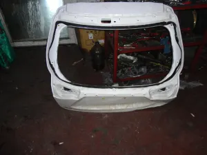TOYOTA YARIS 2018 ÇIKMA HAFİF HASARLI BAGAJ KAPAĞI 2017 - 2018 - 2019 - 2020 Arası Modellerle Uyumludur