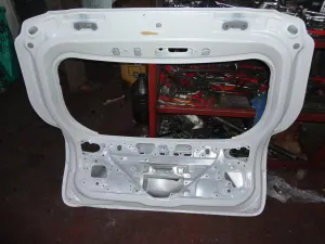 TOYOTA YARIS 2018 ÇIKMA HAFİF HASARLI BAGAJ KAPAĞI 2017 - 2018 - 2019 - 2020 Arası Modellerle Uyumludur