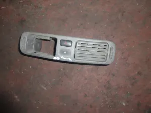 TOYOTA COROLLA 2000 ÇIKMA ORTA SAĞ ÜFLEME 1999 - 2000 - 2001 Arası Modellerle Uyumludur