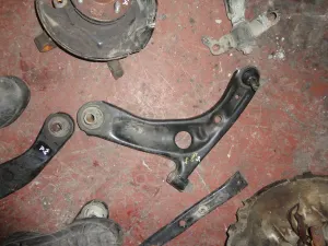 TOYOTA YARIS 2003 ÇIKMA SOL SALINCAK 2000 - 2001 - 2002 - 2003 - 2004 - 2005 - 2006 Arası Modellerle Uyumludur