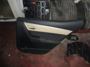 TOYOTA COROLLA 2017 ÇIKMA SAĞ ARKA CAM DÜĞMESİ PLASTİK ÇERÇEVESİ 2017 - 2018 Arası Modellerle Uyumludur