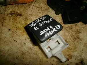 TOYOTA AURIS 2011 ÇIKMA KAPUT AÇMA KOLU 2011 - 2012 Arası Modellerle Uyumludur