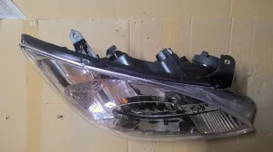 TOYOTA COROLLA HB 2006 YENİ YAN SANAYİ SAĞ FAR 2005 - 2006 - 2007 Arası Modellerle Uyumludur