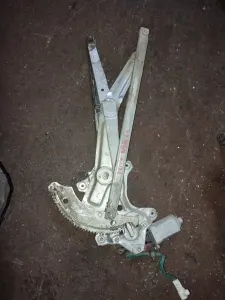 TOYOTA COROLLA 2000 ÇIKMA SAĞ ÖN CAM KİRKOSU 1999 - 2000 - 2001 Arası Modellerle Uyumludur