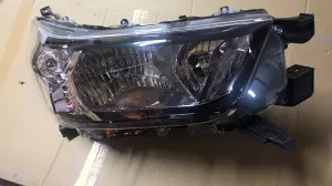 TOYOTA HILUX 2021 YENİ YAN SANAYİ SAĞ FAR 2020 - 2021 - 2022 - 2023 Arası Modellerle Uyumludur