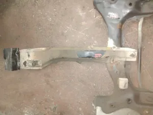 TOYOTA COROLLA 1999 ÇIKMA ÖN PANEL ALTI TRAVEZİ 1999 - 2000 Arası Modellerle Uyumludur