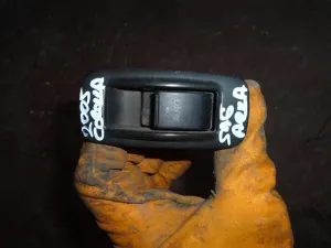 TOYOTA COROLLA 2004 ÇIKMA SAĞ ARKA CAM DÜĞMESİ 2002 - 2003 - 2004 - 2005 - 2006 - 2007 Arası Modellerle Uyumludur