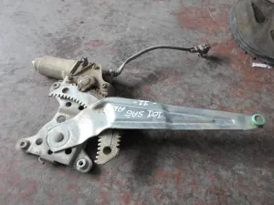 TOYOTA COROLLA 1995 ÇIKMA SAĞ ARKA CAM MOTORU 1993 - 1994 - 1995 - 1996 - 1997 - 1998 Arası Modellerle Uyumludur