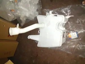 TOYOTA COROLLA 2012 YENİ YAN SANAYİ CAM SU BİDONU 2011 - 2012 - 2013 Arası Modellerle Uyumludur