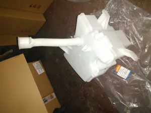 TOYOTA COROLLA 2012 YENİ YAN SANAYİ CAM SU BİDONU 2011 - 2012 - 2013 Arası Modellerle Uyumludur
