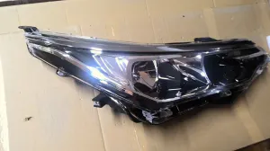 TOYOTA COROLLA 2017 YENİ YAN SANAYİ SAĞ FAR 2017 - 2018 Arası Modellerle Uyumludur