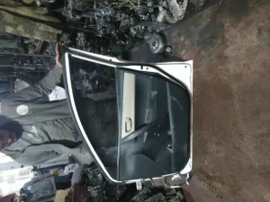 TOYOTA COROLLA 2014 ÇIKMA HAFİF HASARLI SAĞ ÖN KAPI 2013 - 2014 - 2015 - 2016 Arası Modellerle Uyumludur