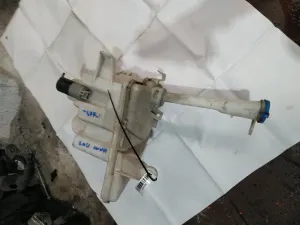 TOYOTA COROLLA 2014 ÇIKMA CAM SU BİDONU 2013 - 2014 - 2015 - 2016 Arası Modellerle Uyumludur