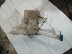 TOYOTA COROLLA 2014 ÇIKMA CAM SU BİDONU 2013 - 2014 - 2015 - 2016 Arası Modellerle Uyumludur