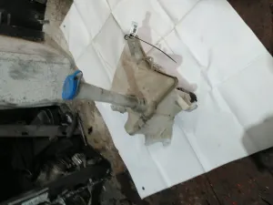 TOYOTA COROLLA 2014 ÇIKMA CAM SU BİDONU 2013 - 2014 - 2015 - 2016 Arası Modellerle Uyumludur